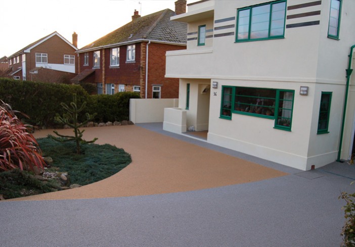 Clearstone installs resin drive for Art Deco period home