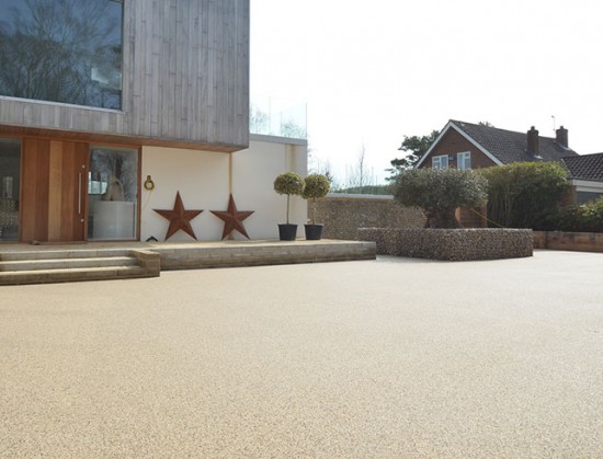 Resin drive for Saltmarsh House in Burham Market, landscape designed by Frosts Landscapes Clearstone case study