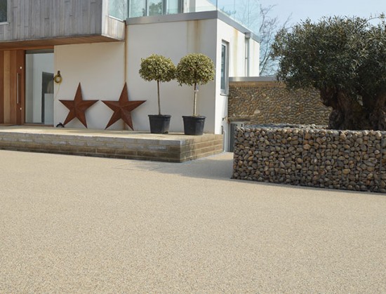 Resin drive for Saltmarsh House in Burham Market, landscape designed by Frosts Landscapes Clearstone case study