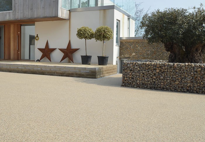 Resin drive for Saltmarsh House in Burham Market, landscape designed by Frosts Landscapes Clearstone case study