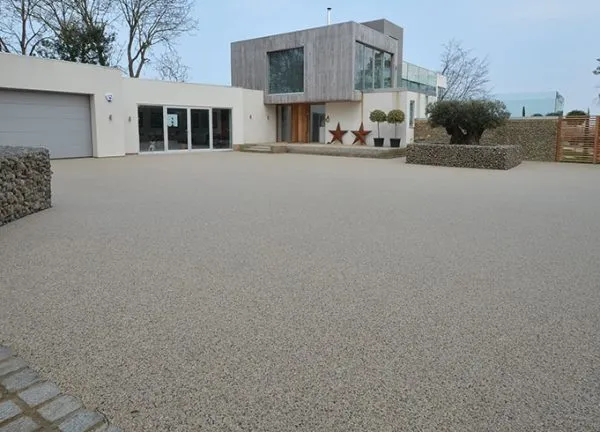 Resin drive for Saltmarsh House in Burham Market, landscape designed by Frosts Landscapes Clearstone case study