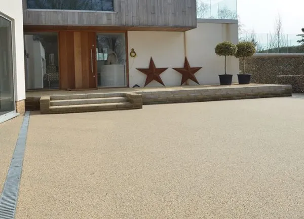 Resin drive for Saltmarsh House in Burham Market, landscape designed by Frosts Landscapes Clearstone case study