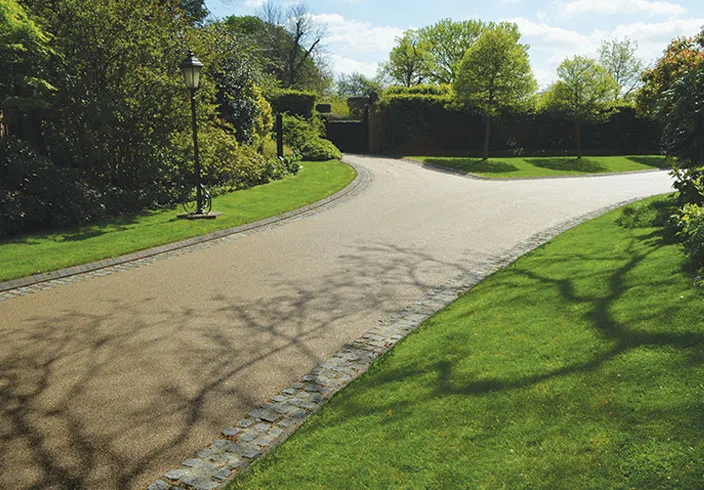 Contemporary driveway at Regents Park