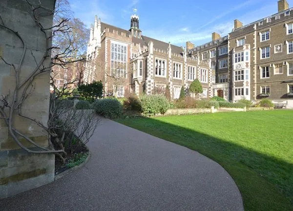 Resin bound paths for Middle Temple London Clearstone