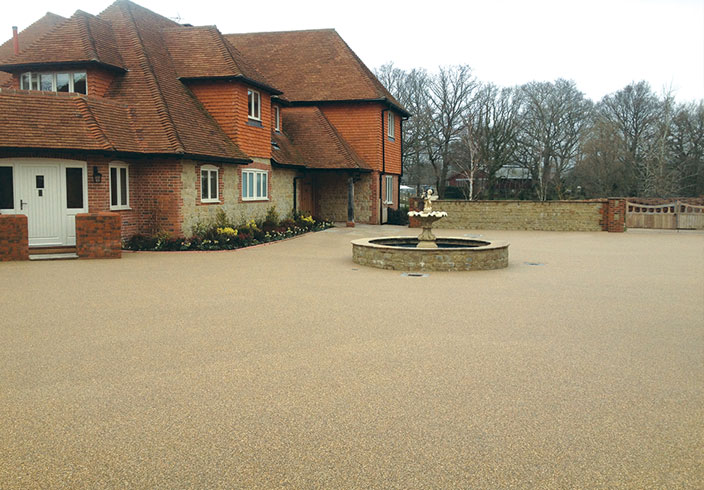 Resin Bound Gravel Driveway in Chesil colour, Billingshurst, West Sussex installed by Clearstone