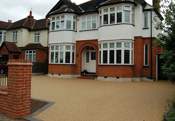 Resin Bound Gravel Driveway in Flaxen Pea colour, Upminster, Essex installed by Clearstone