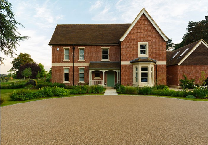 Resin bound gravel driveway in Flaxen Pea, Wheathampstead