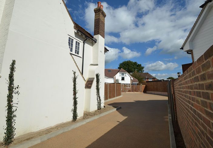 Resin bound roadway in Chesil installed by Clearstone for Sussex development