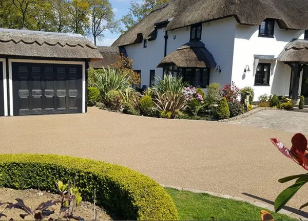 Resin bound drive for thatched cottage in Farnborough Park