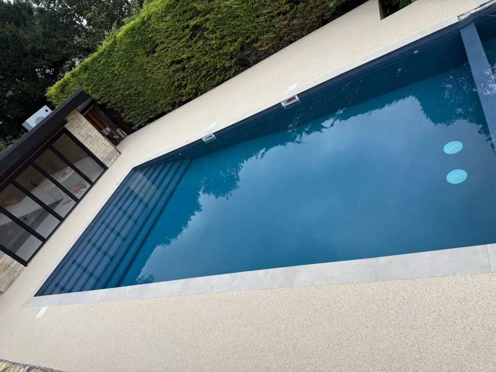 Resin bound spa surround or pool installation detail