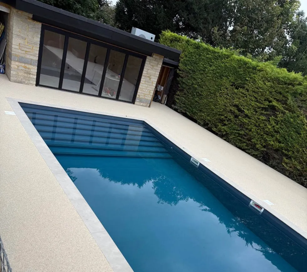 Resin bound pool surround - stone colour and finish detail