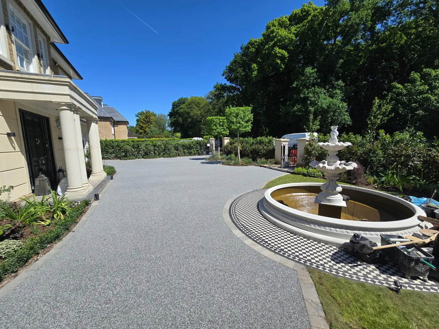Modern resin bound driveway design - contemporary property
